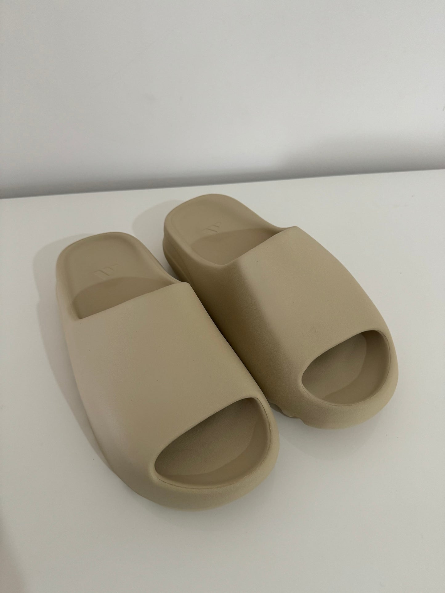 Yeezy Slide "Pure"