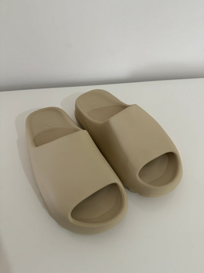 Yeezy Slide "Pure"