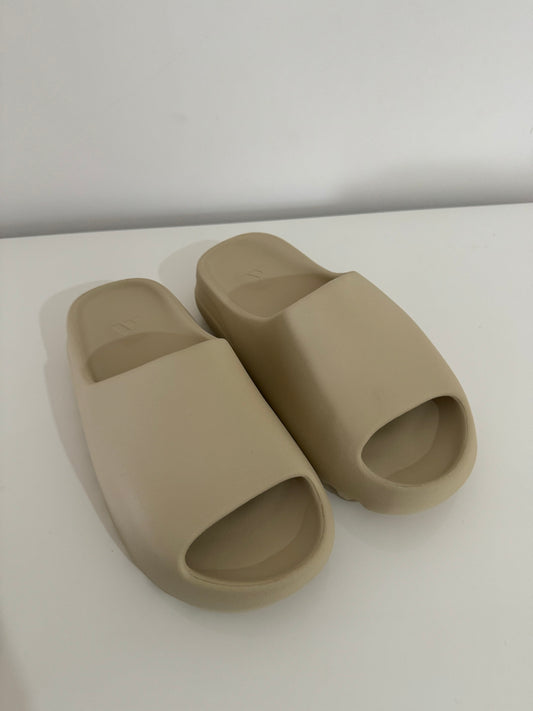 Yeezy Slide "Pure"